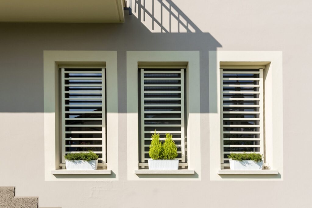 ventanas de herreria para exterior con fierro de forma horizontal