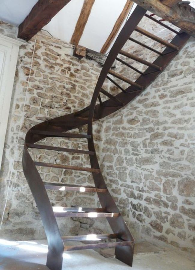 escalera de caracol usada fabricada en hierro