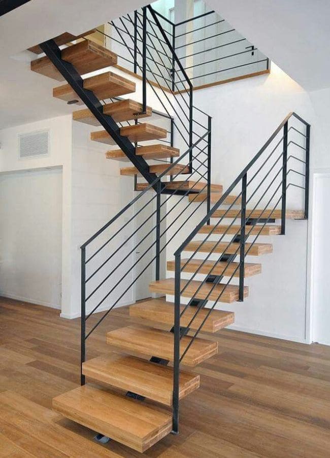 escalera de herrería con madera para interiores con diseño minimalista