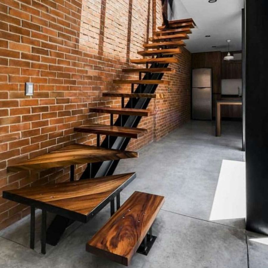 escalera de herrería con madera rústica