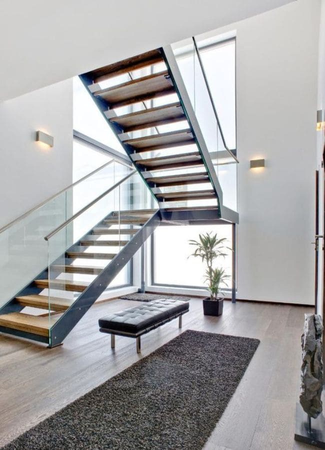 escalera liviana y moderna en hierro y madera para casa